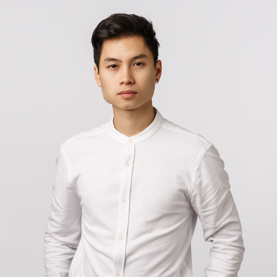serious-looking-determined-successful-wealthy-asia-T9GW6FJ.jpg